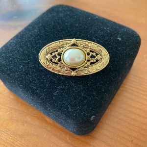Faux pearl and gold brooch